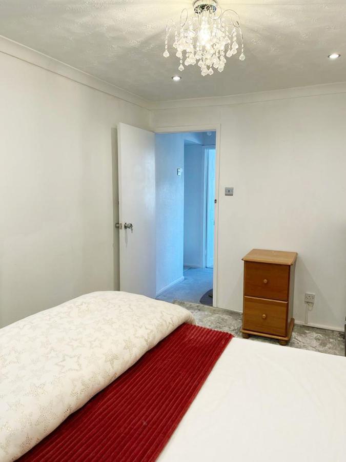 Blessings Of Peace Home Away From Home Cardiff Exterior foto