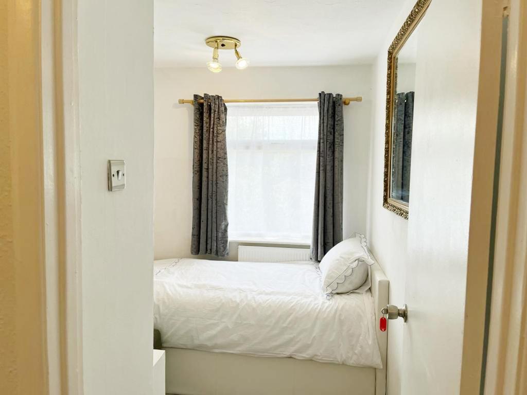 Blessings Of Peace Home Away From Home Cardiff Exterior foto